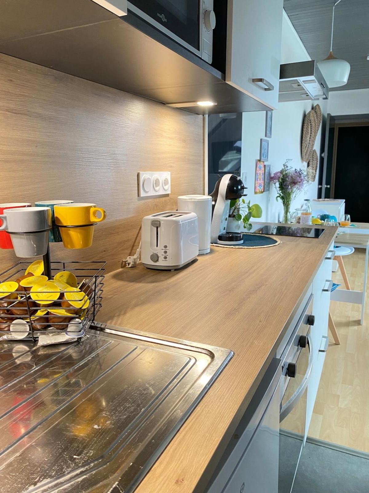 شقة Agreable Cocon Sous Les Toits - Parking - Wifi بلينوف-فال-أندريه المظهر الخارجي الصورة